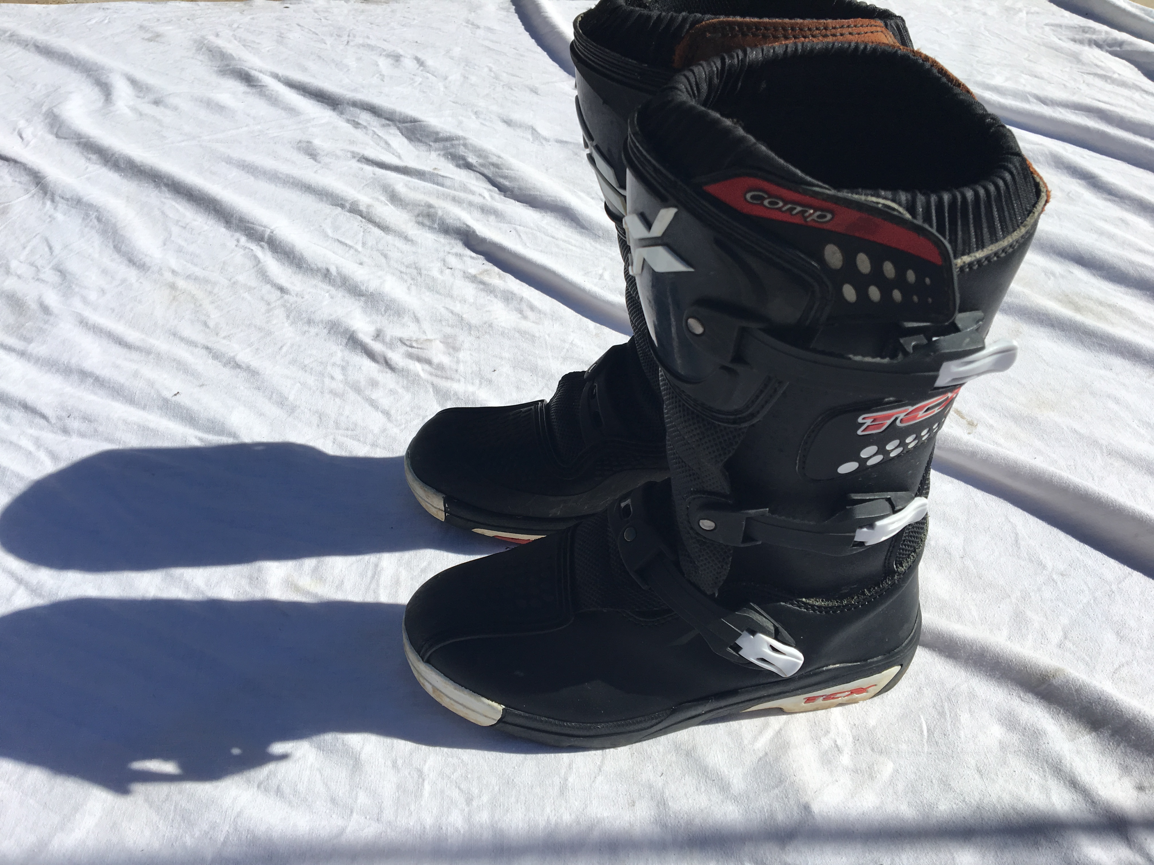 Botte moto cross TCX enfant Taille 39 : 50 € 0679187282 content media
