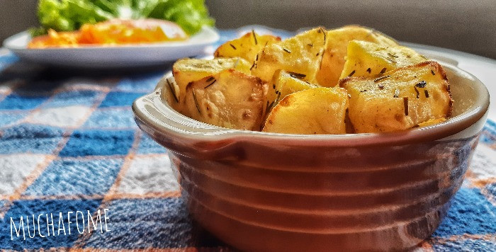 Batata doce com alecrim assada
