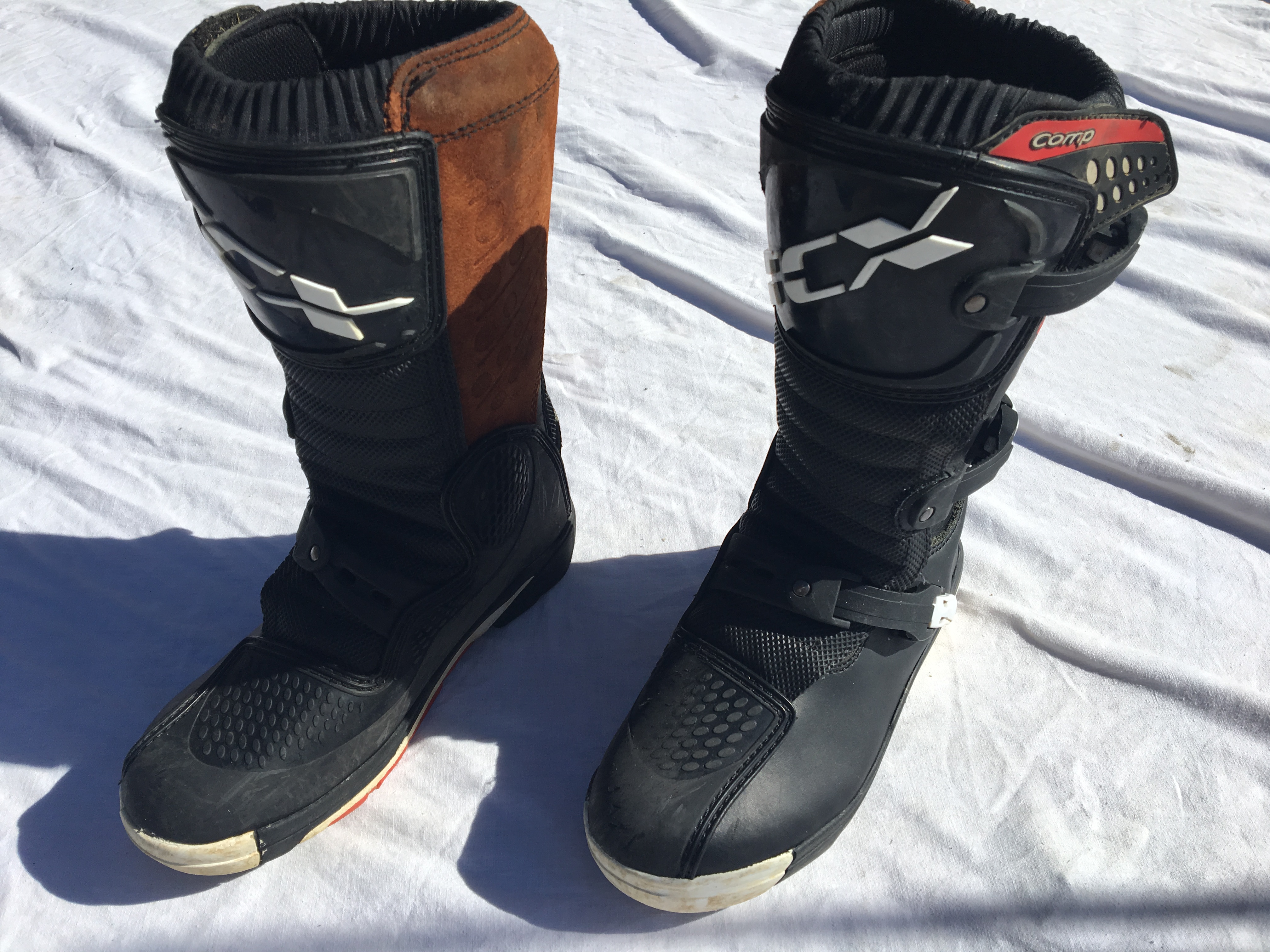 Botte moto cross TCX Taille 40 en tre bon etat (servi 4 fois) 60€ 0679187282 content media