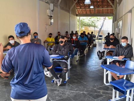 BÚZIOS REALIZA CURSO DE PREVENÇÃO AO COVID-19 PARA MOTOFRETES
