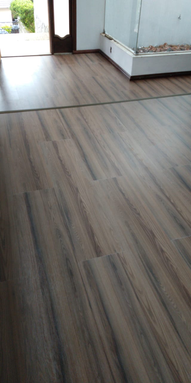 Piso laminado Carvalho Chamonix — foto 5