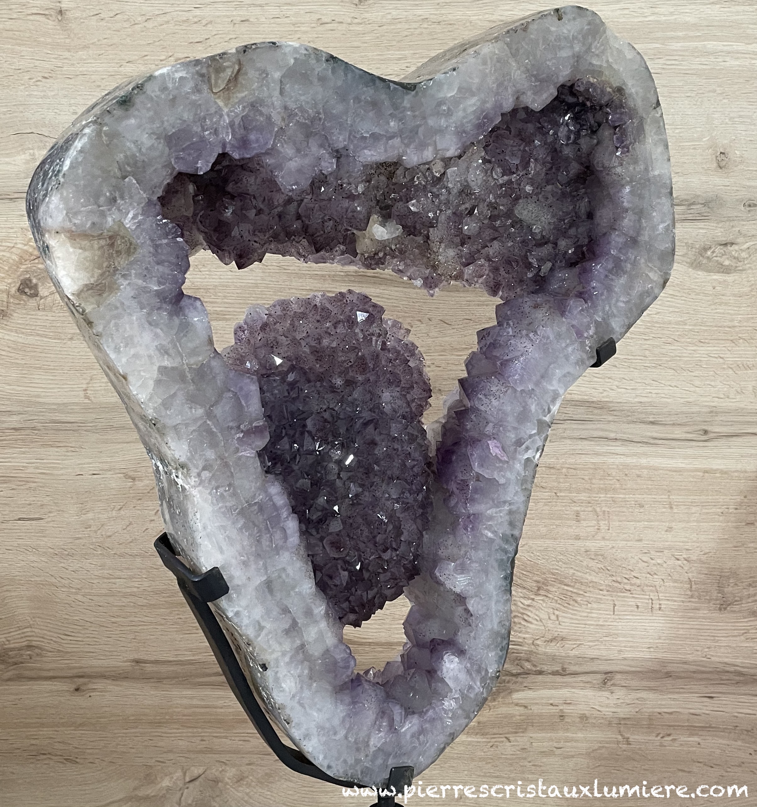L'Amethyste Rose : un compagnon sur le chemin vers la spiritualité content media