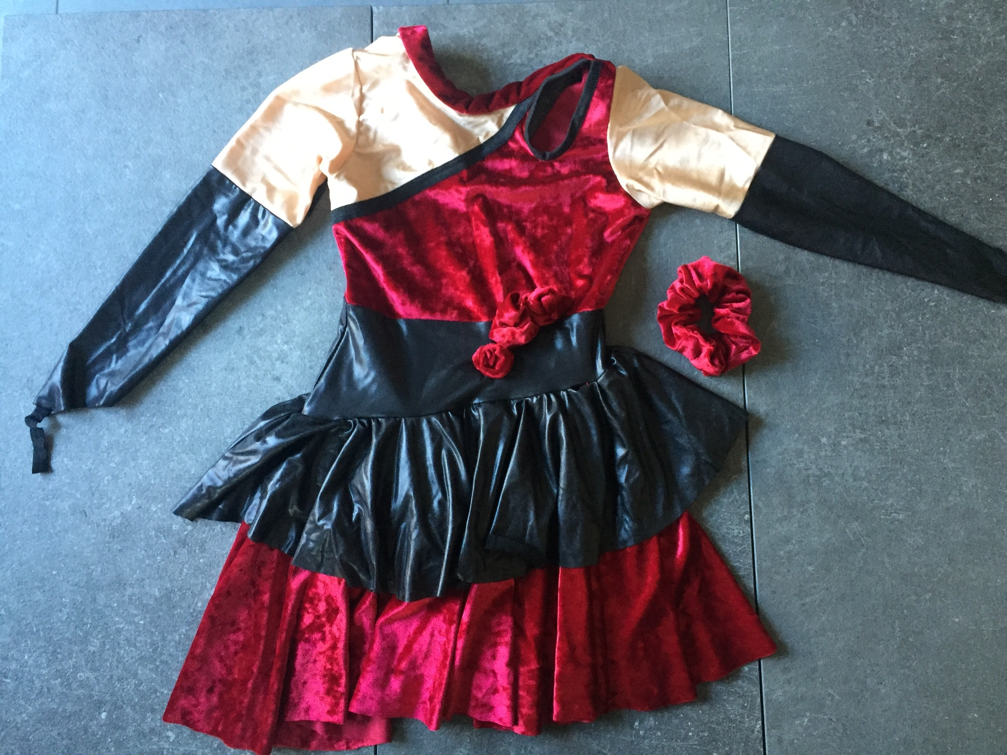 Tenue sur mesure compétition / tango / 12 ans content media
