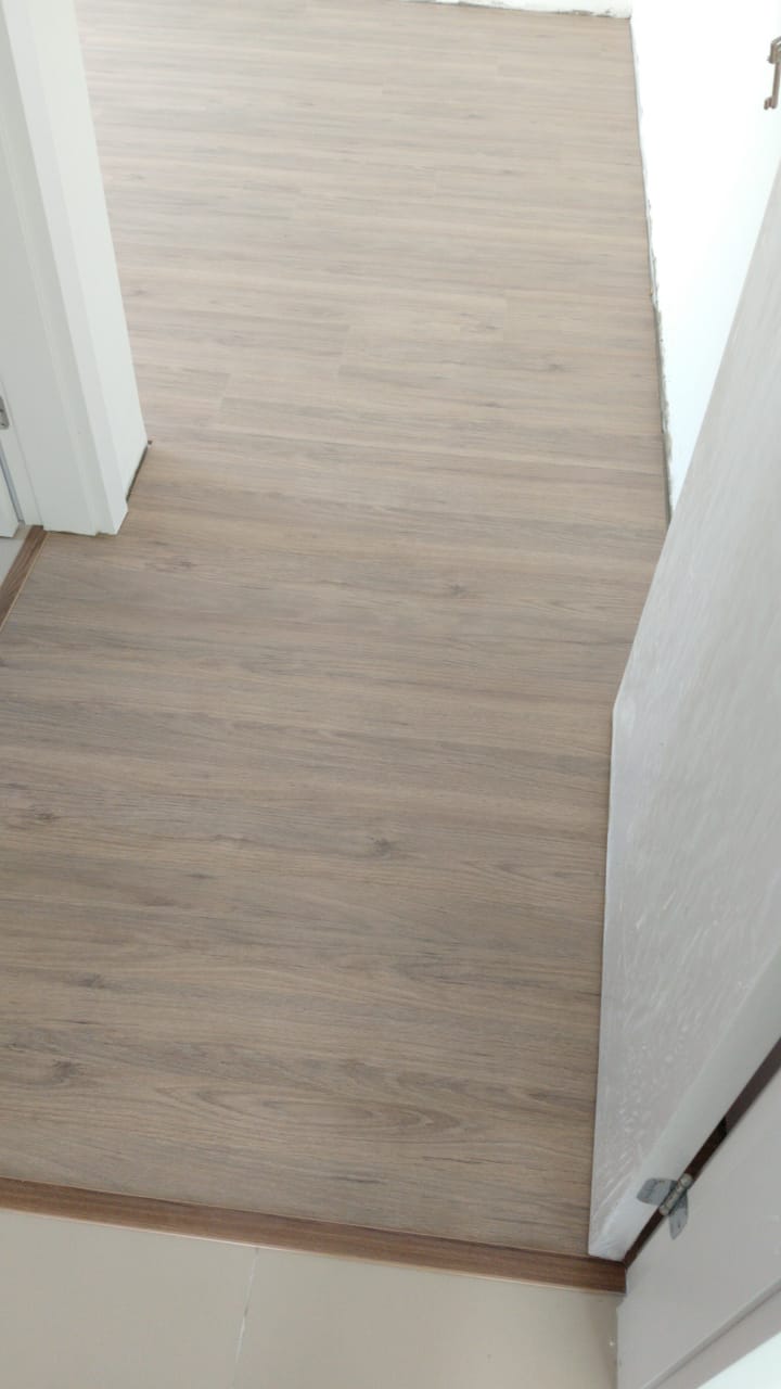 Piso laminado Carvalho Canela — foto 3