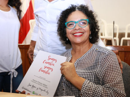 Barranquillera enseña español bailando cumbia 