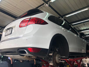 PORSCHE คาเยนส์ เปลี่ยนผ้าเบรก จานเบรก ราคา ไม่แพง