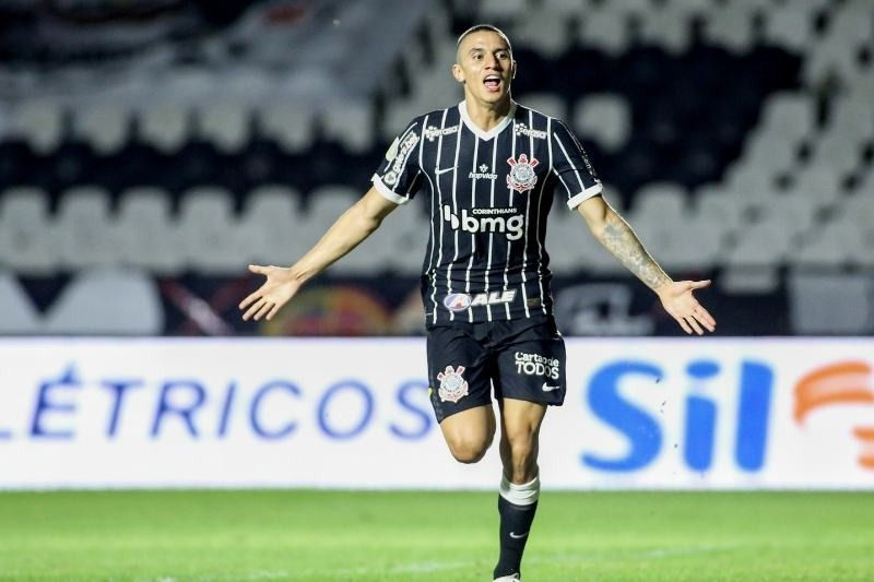 Corinthians vence e consegue alivio na tabela do Brasileirão