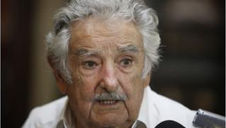 Transformamos pobres em consumidores e não em cidadãos, diz Mujica