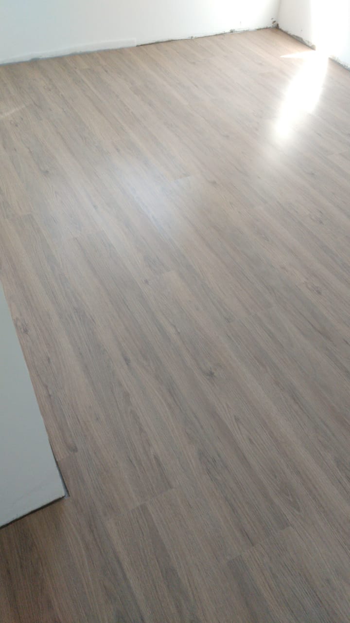 Piso laminado Carvalho Canela — foto 4