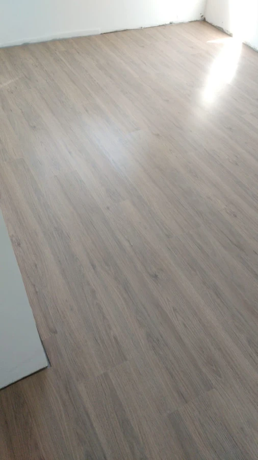 Piso laminado Carvalho Canela — foto 4