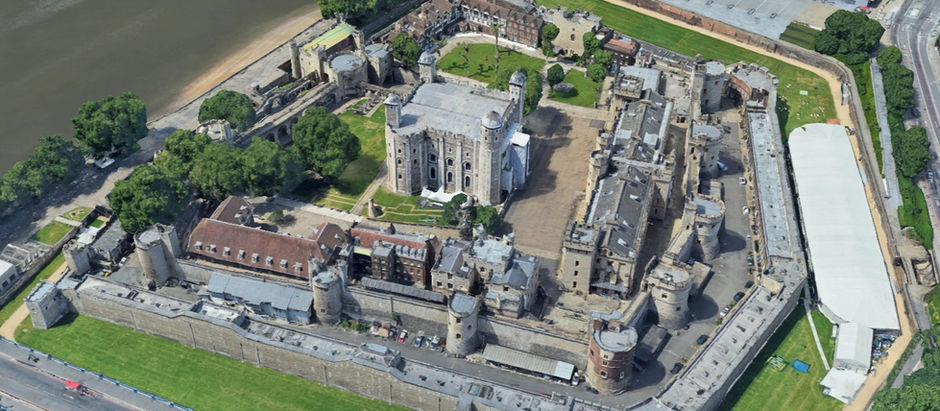 Gelatinous Masses of Humanity Wait to See the Crown Jewels