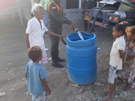 GRUPO DE CARABINEROS DE LA METROPOLITANA ABASTECIÓ DE AGUA A LA COMUNIDAD DE TASAJERAS