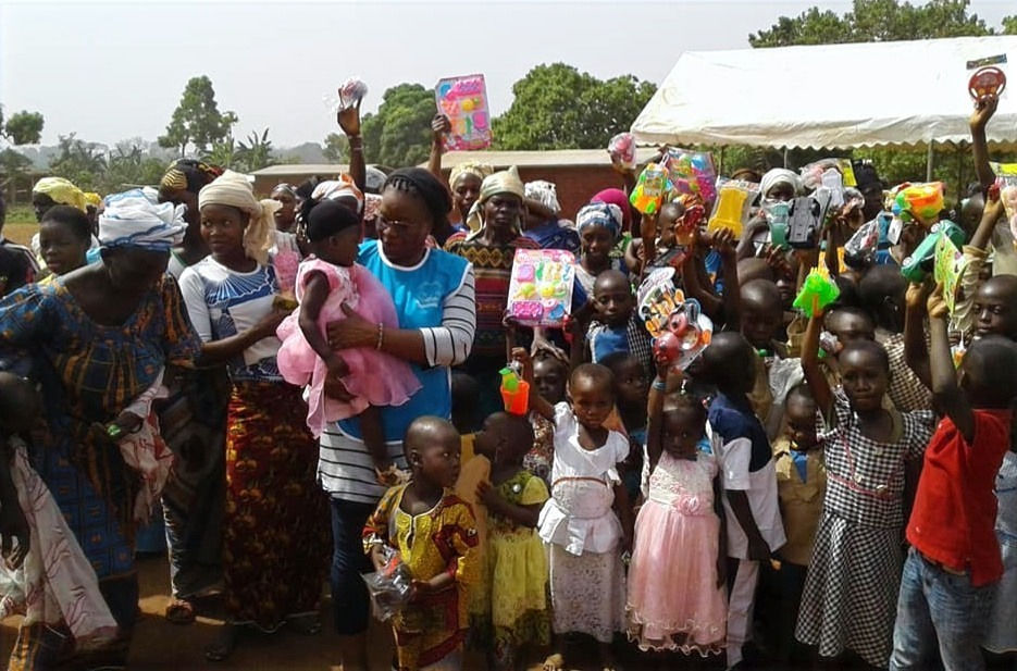 ARBRE DE NOEL AVEC LES POPULATIONS DE TOUBA ET DALOA