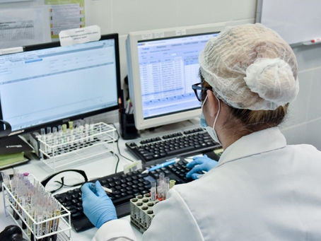 Buscan asegurar calidad y confianza en resultados de laboratorios clínicos
