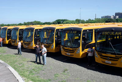 Município recebe ônibus para o transporte escolar
