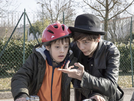 Mio fratello rincorre i dinosauri (2019)