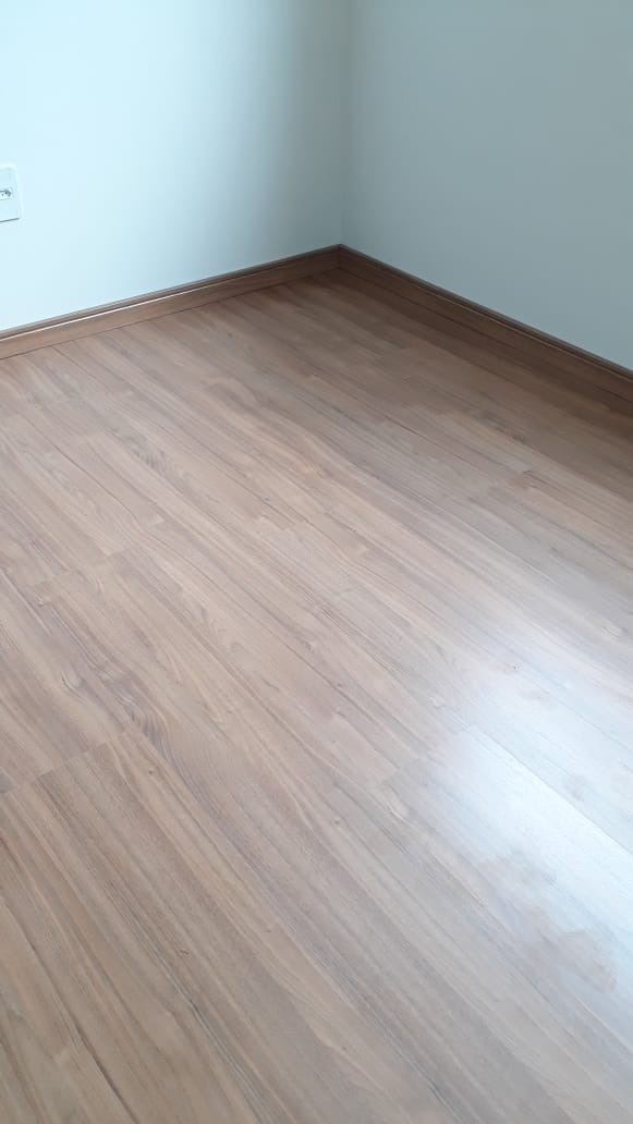 Piso laminado Nogueira Natural — foto 4