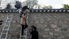 Coreia do Sul: Estudantes invadem casa do embaixador dos EUA e protestam contra tropas em seu país