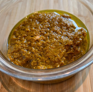 gurkmeja och ingefärspasta i glasburk