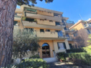 BILOCALE CON PISCINA, TENNIS E TERRAZZO. VERO AFFARE