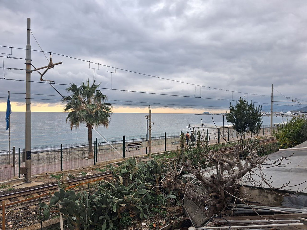 Miniatura: BILOCALE FRONTE MARE COMPLETAMENTE RISTRUTTURATO