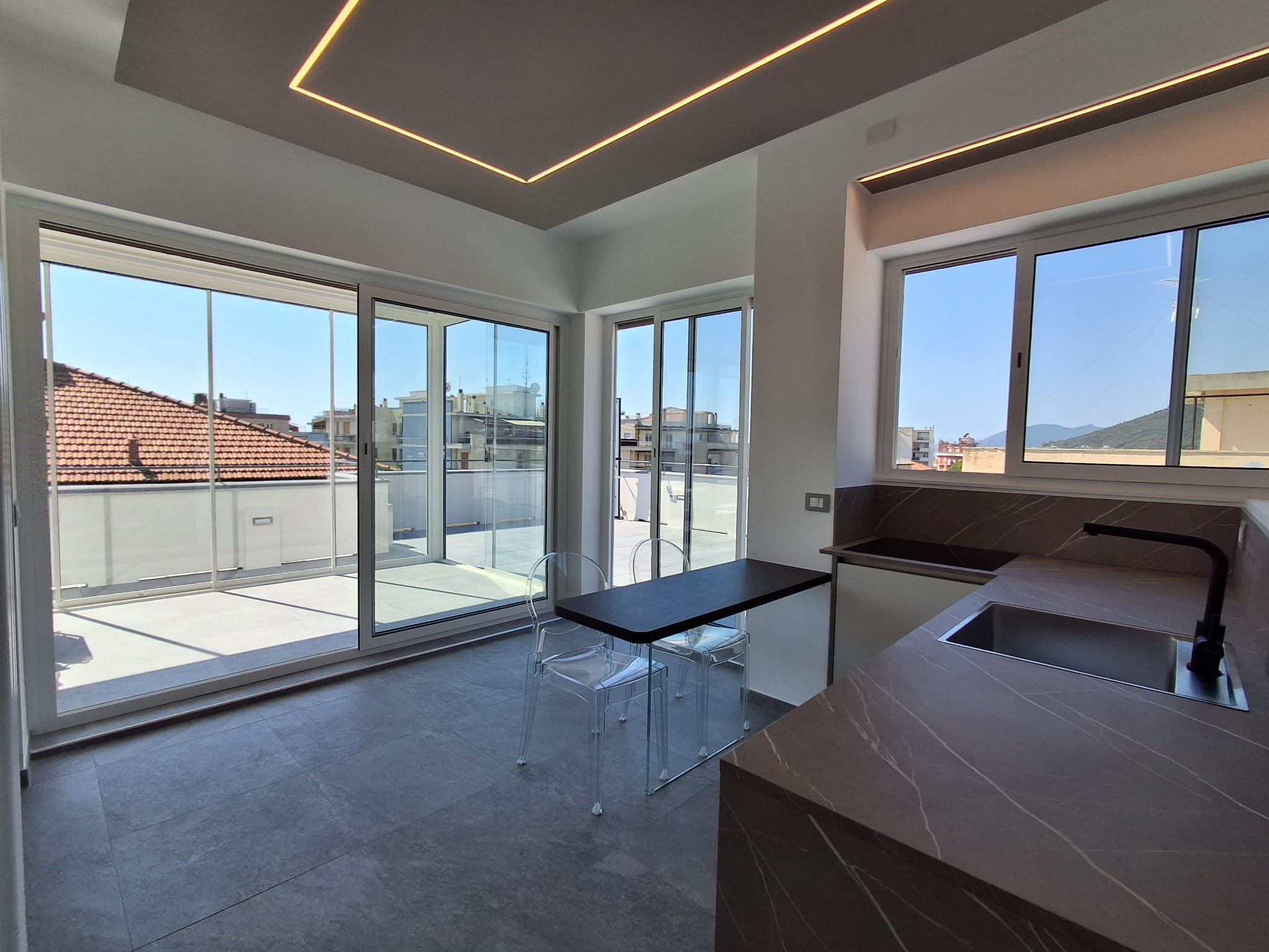 Attico di Design con Terrazzo Panoramico 200 mq – Centro Loano, 300 m dal Mare