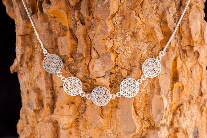 Flower of life halskjede med hvit topaz