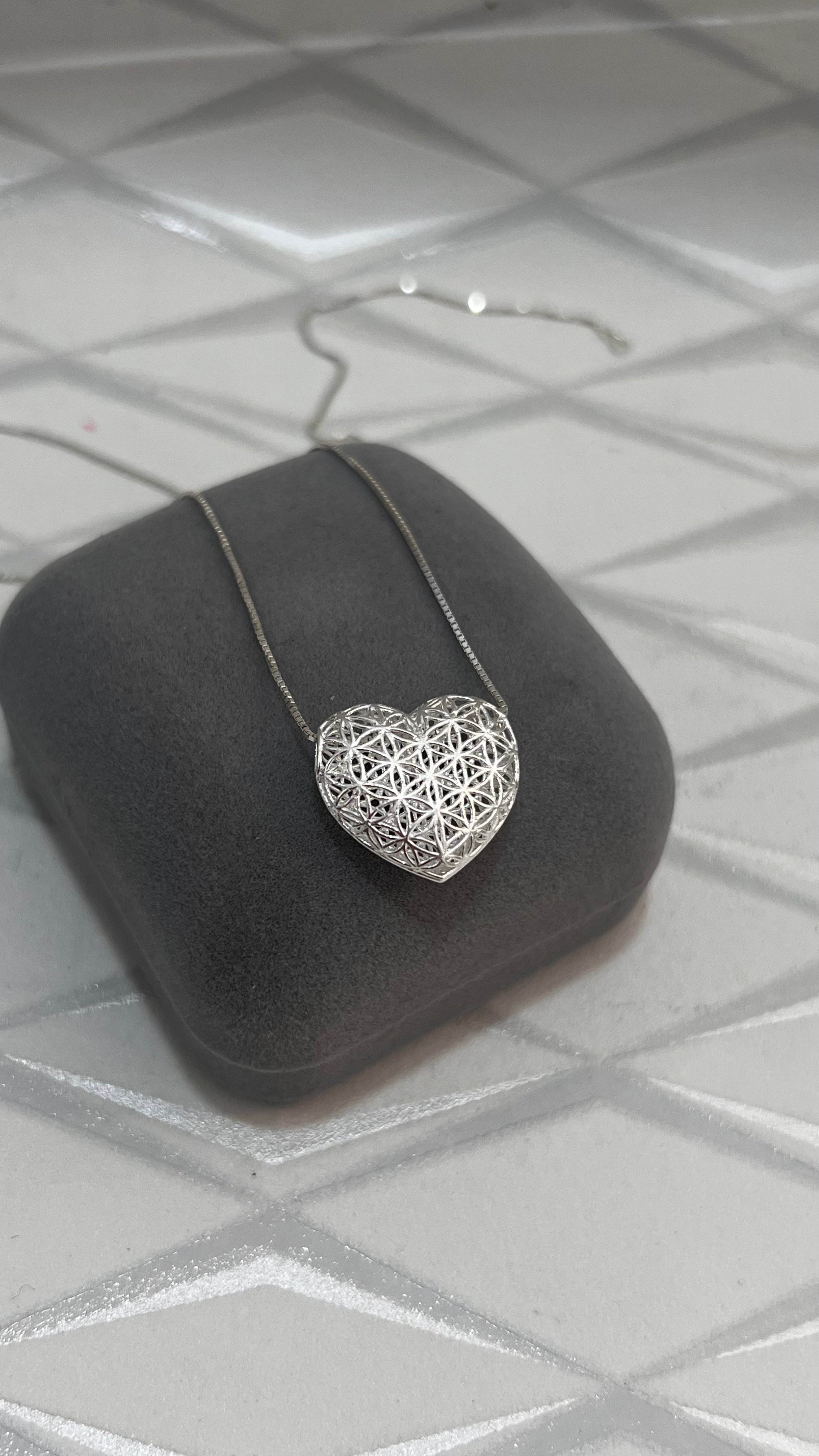 Colar coração em Renda italiana 