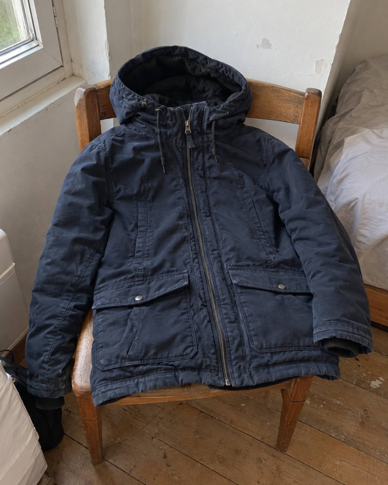 Parka à capuche bleu marine