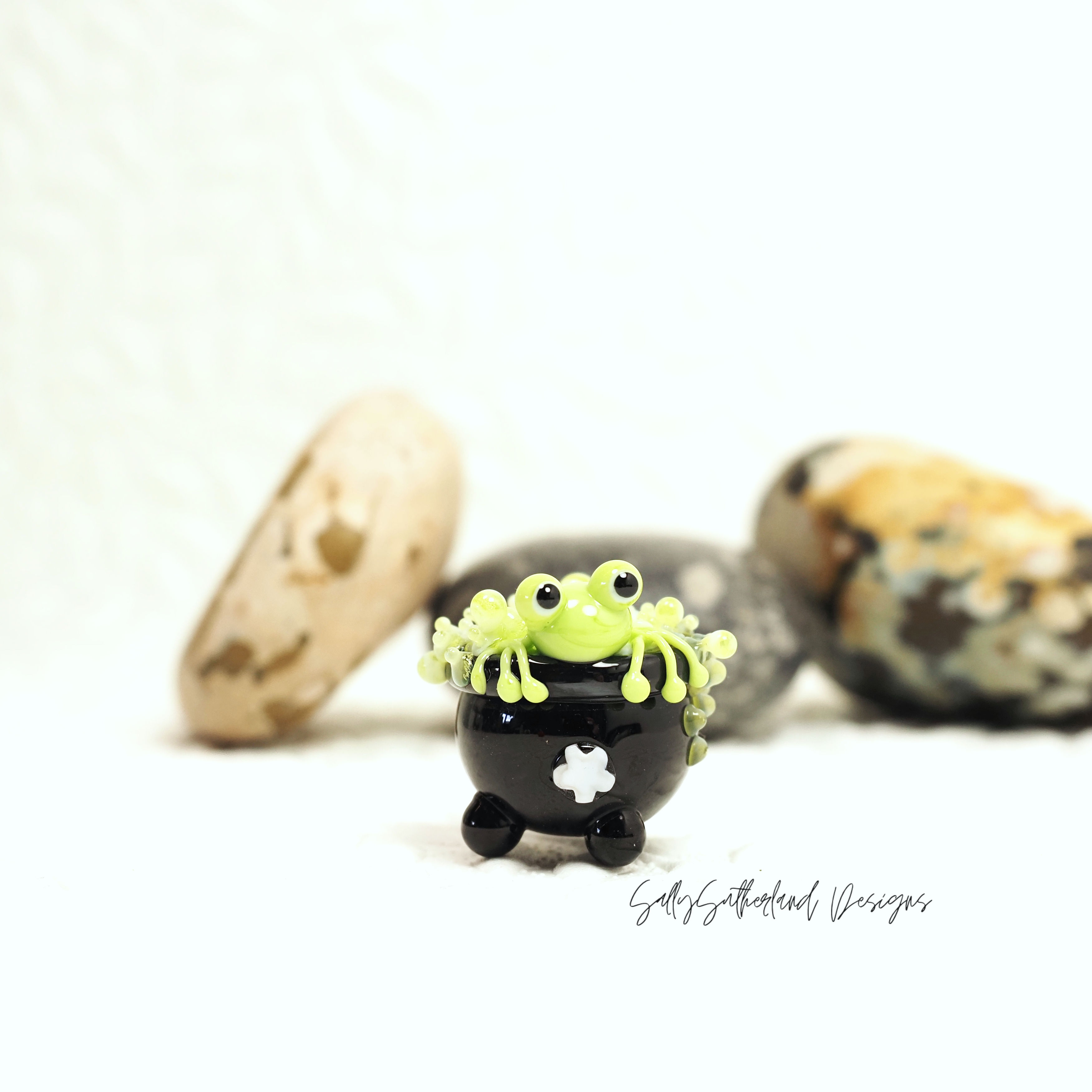 Frog Cauldron Bead
