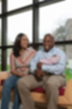 couple-with-baby_BYN-jAb0Bj