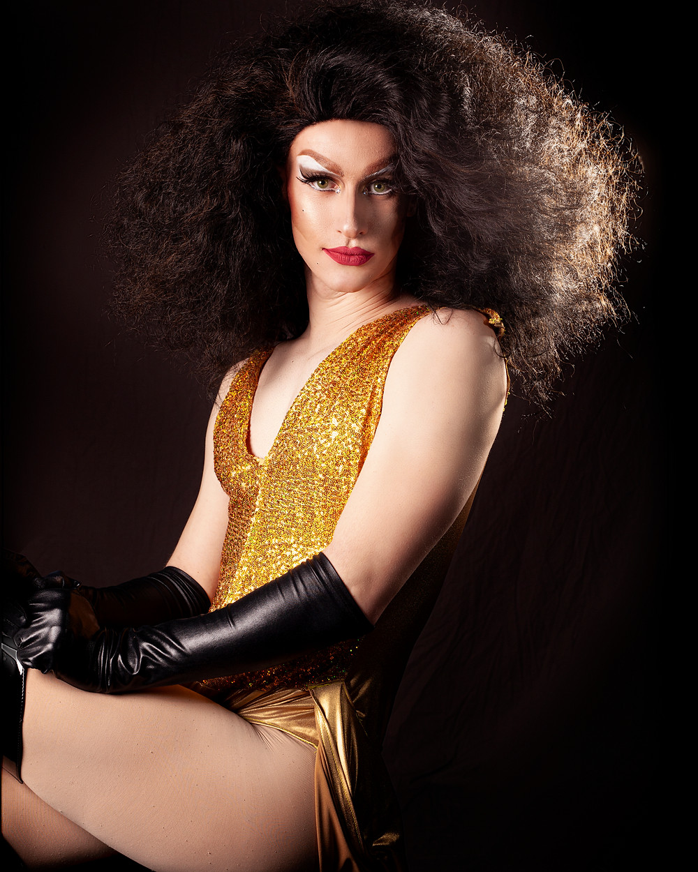 Drag Queen, yellow bodysuit and black gloves
