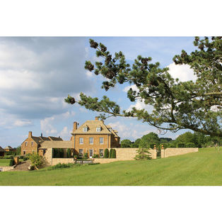 Queen Anne-style country house