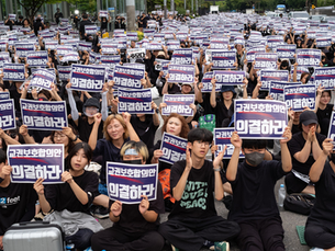 Multitudinarias marchas docentes en Corea del Sur por el suicidio de una colega. ¿Qué hay detrás?