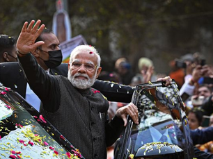 Modi inaugura monumental templo en India, consolida el nacionalismo y su liderazgo "mesiánico"