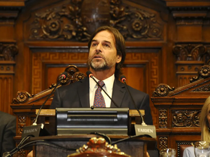 Discurso de Lacalle en el parlamento uruguayo: parece vivir en otro país