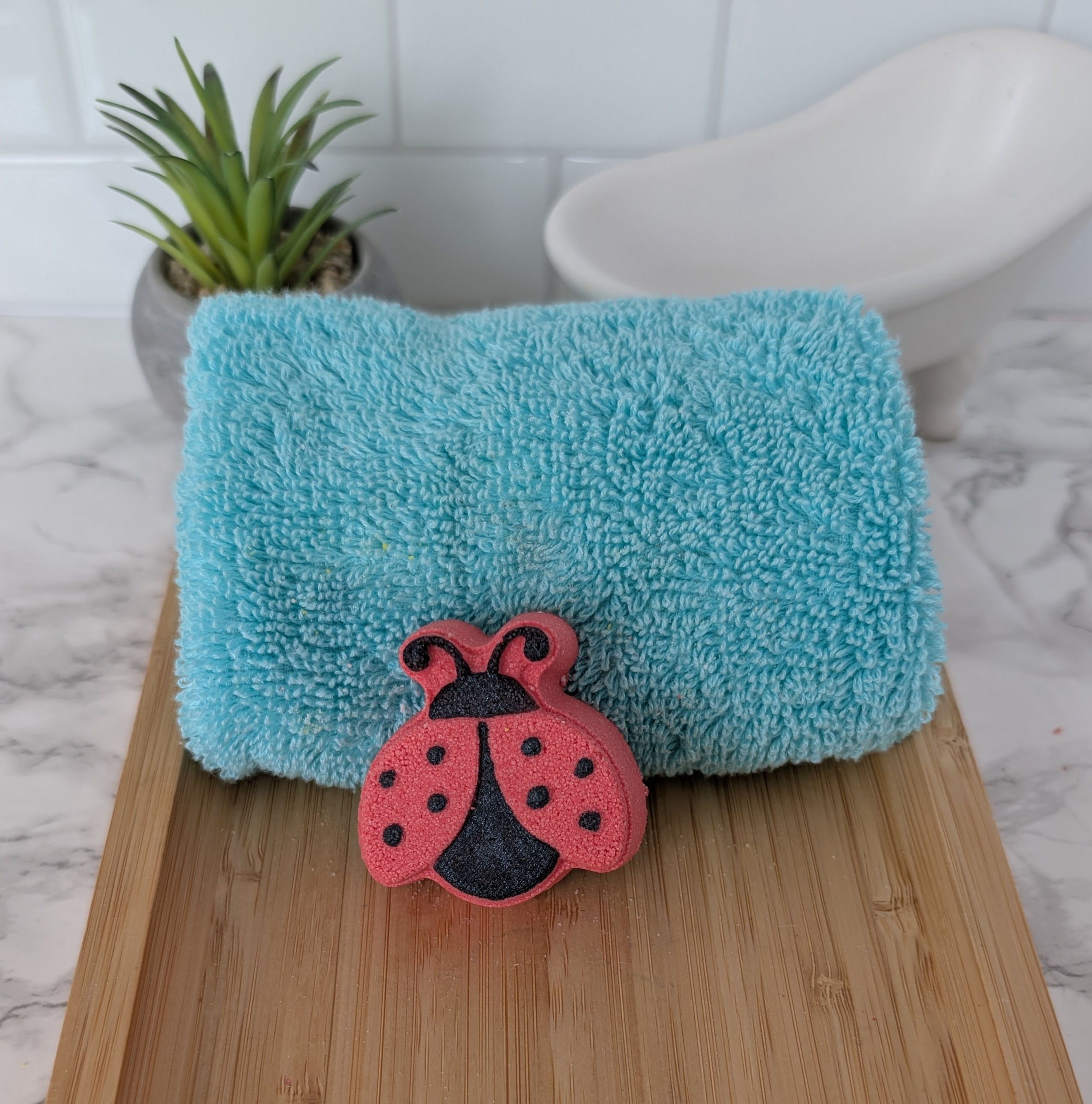 Mini bombe de bain coccinelle 🐞