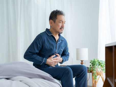 寝起きに不調を感じる男性