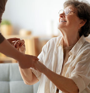 medico che osserva esami immunologici (15).jpg