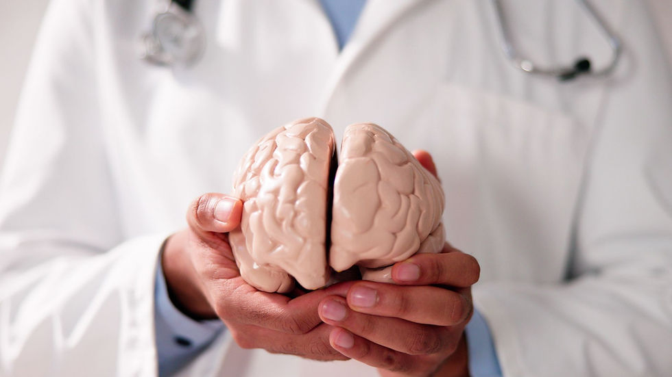 medico che osserva esami immunologici.jpg