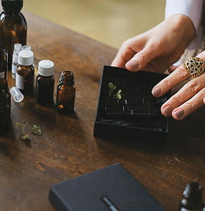 medico che osserva esami immunologici (7).jpg