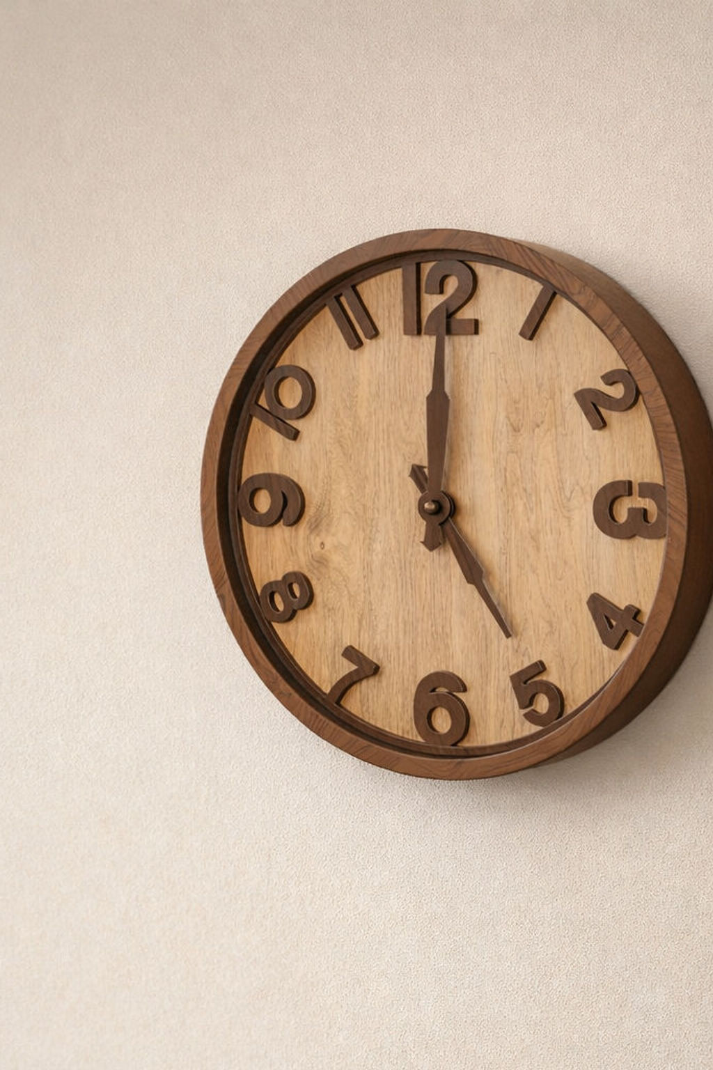 Compact Budget Wall Clock for Bedrooms & Kitchens – KI 905/X