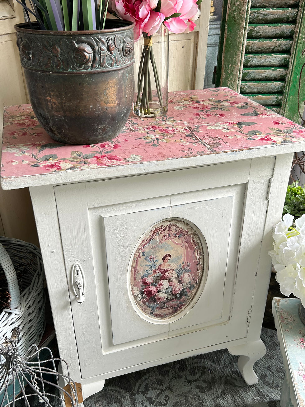 Thumbnail: Vintage Cabinet 