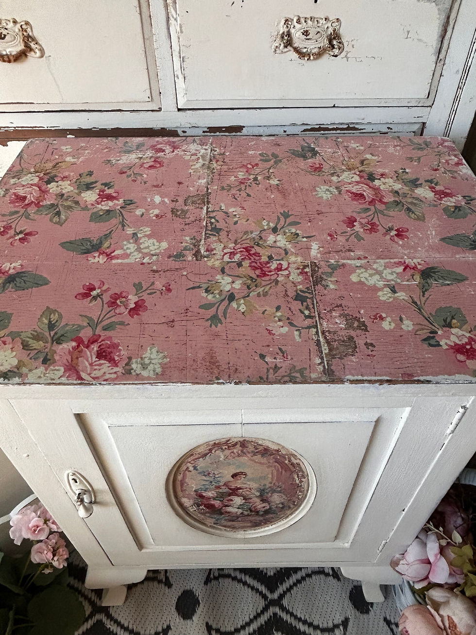Thumbnail: Vintage Cabinet 