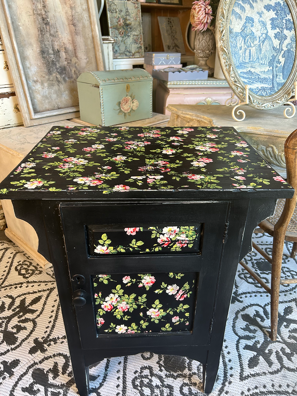 Thumbnail: Vintage Cabinet