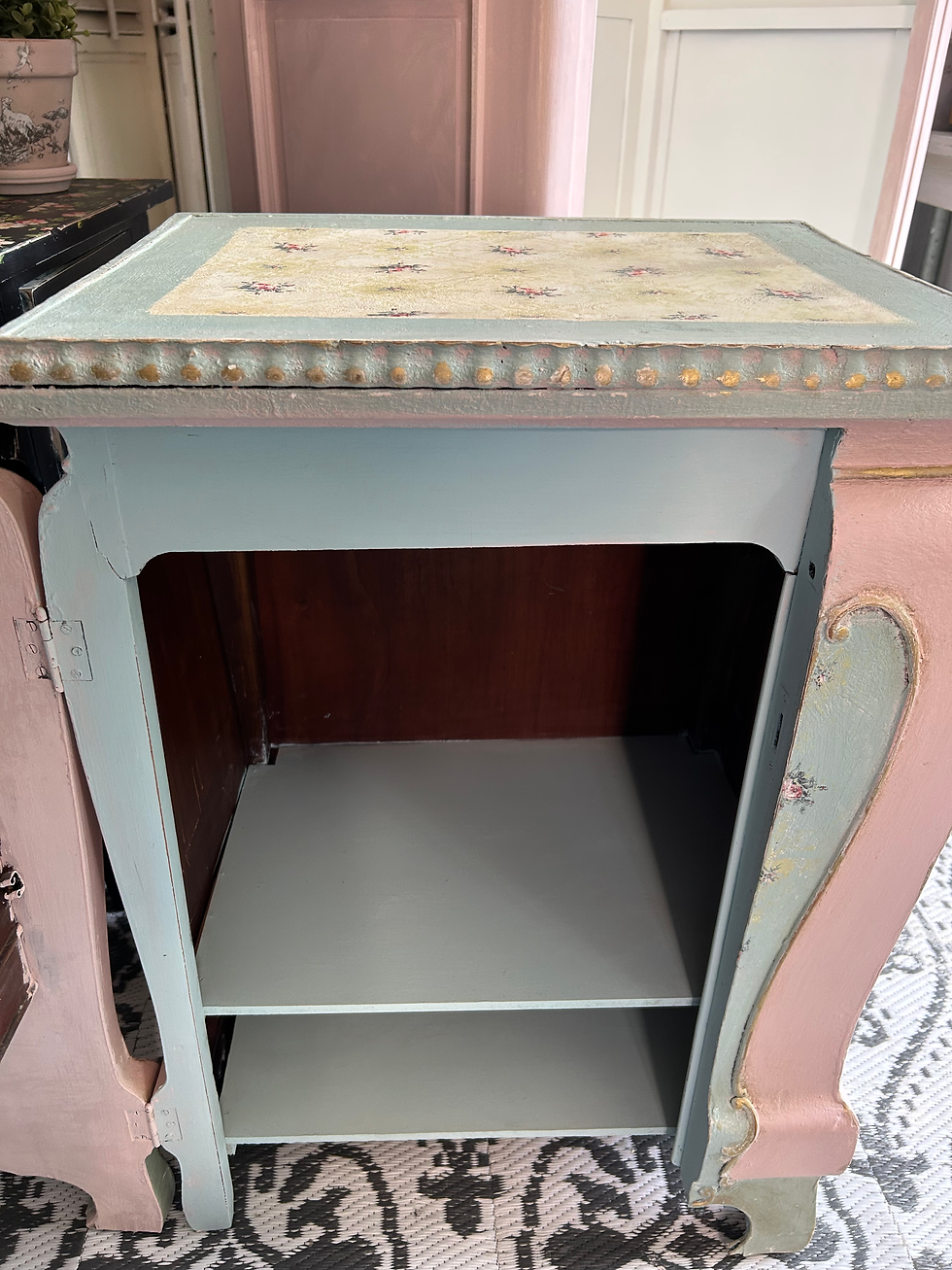 Thumbnail: Vintage Cabinet 