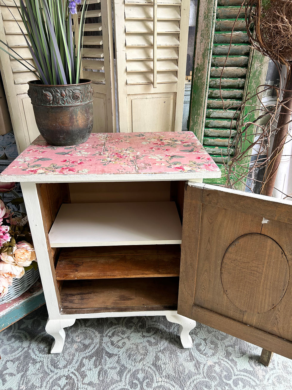 Thumbnail: Vintage Cabinet 