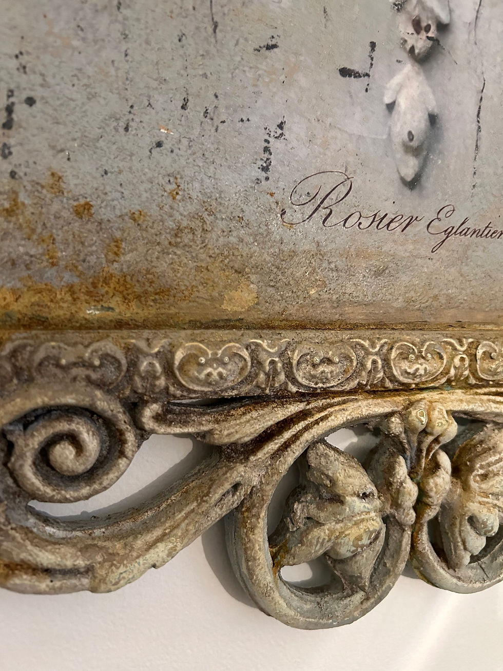 Thumbnail: Vintage Floral Decopauge Artwork