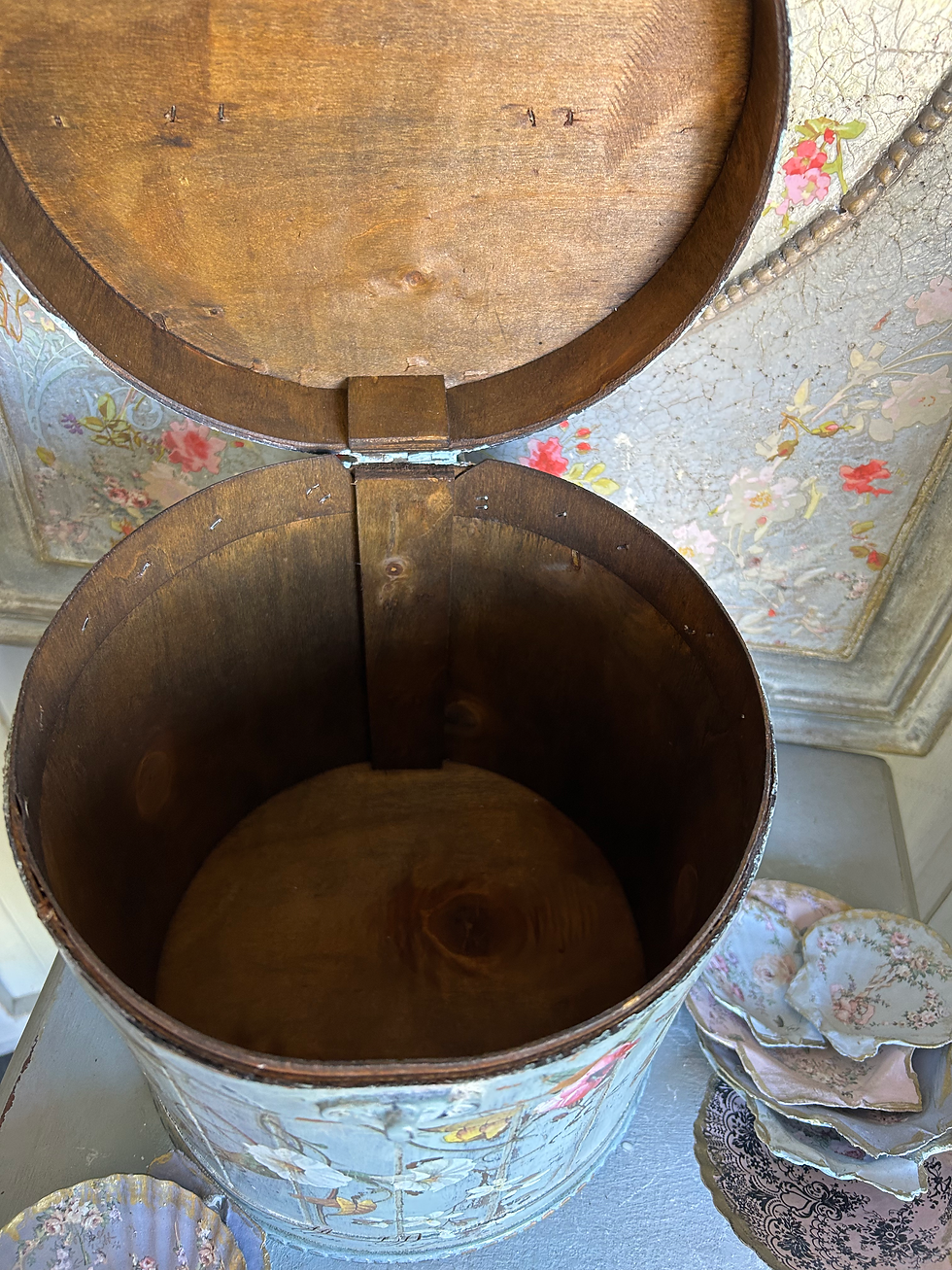 Thumbnail: Wooden Round Container