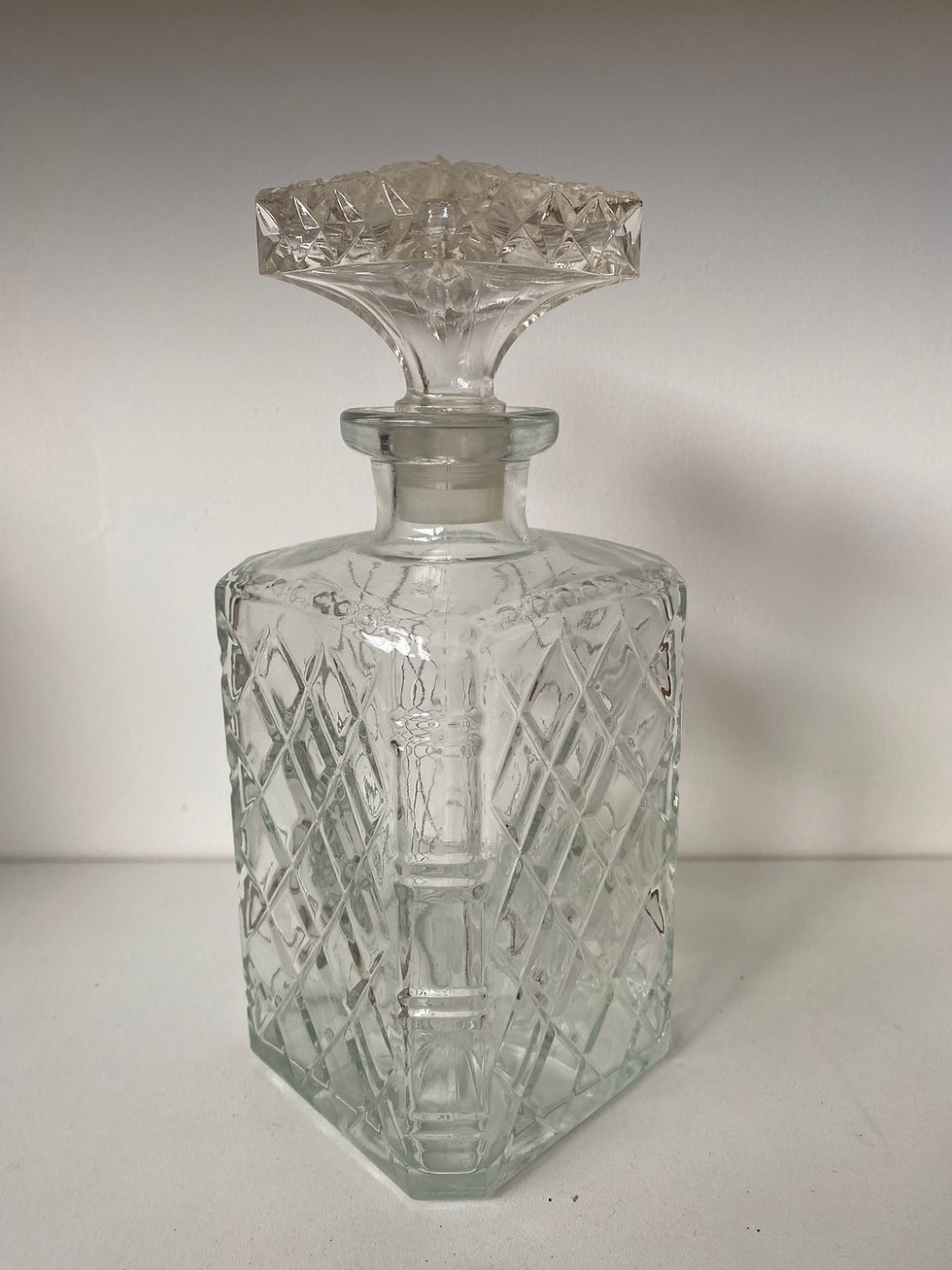 Carafe à whisky en  verre ciselé